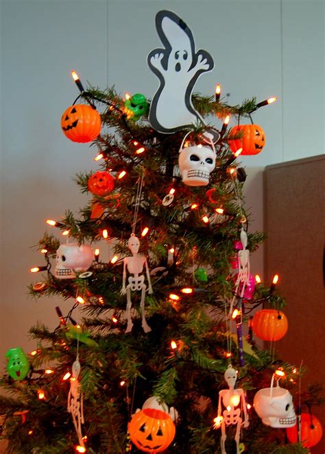 Halloween Tree! | A co-worker put up a Halloween Tree yester… | Flickr