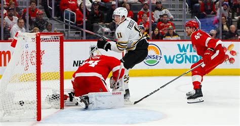 Bruins hold off Red Wings for New Year's Eve road win