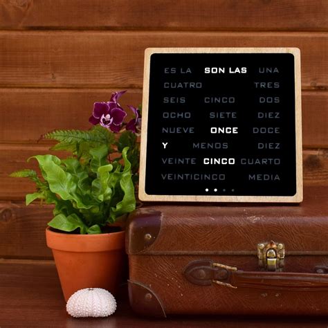 Word clock – Spanish version with white LEDs | Peculiar Devices