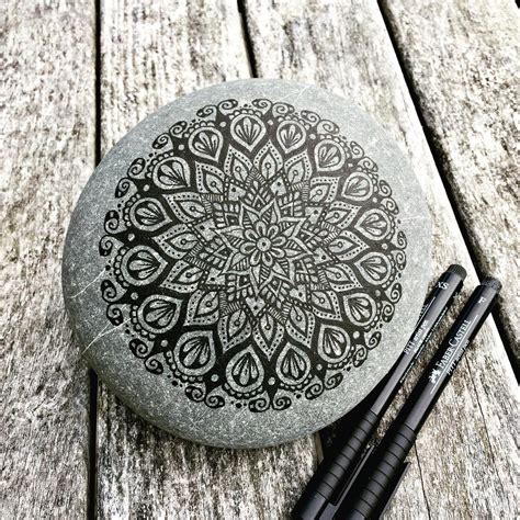 Design Stack: A Blog about Art, Design and Architecture: Precise Hand Drawn Stone Mandala Drawings