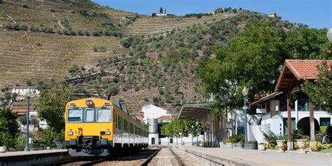 How to Do the Douro Valley by Train and Take Wine Tours : Winerist Magazine