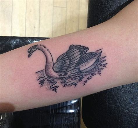 9 Awesome Swan Tattoo Design Ideas With Meaning | Styles At Life