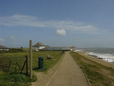 Milford-on-sea Beach - Photo "Milford On Sea, Hampshire" :: British Beaches