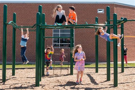 A Favorite Subject Returns to Schools: Recess - WSJ