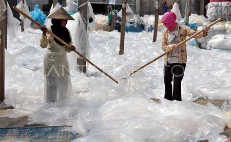 PENGOLAHAN SAMPAH PLASTIK | ANTARA Foto