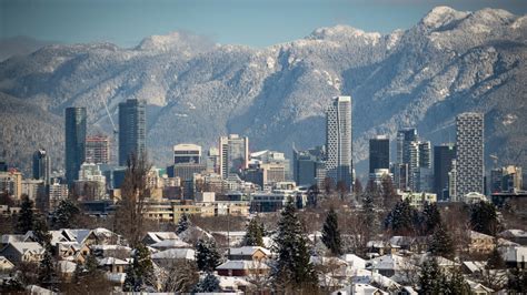 B.C. storm: Overnight snow in Metro Vancouver, freezing rain to come | CTV News