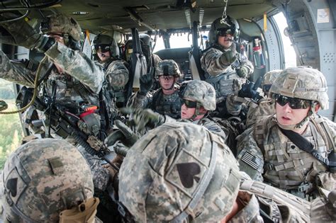 Pathfinders teach White Currahee scouts tactical fast rope techniques | Article | The United ...