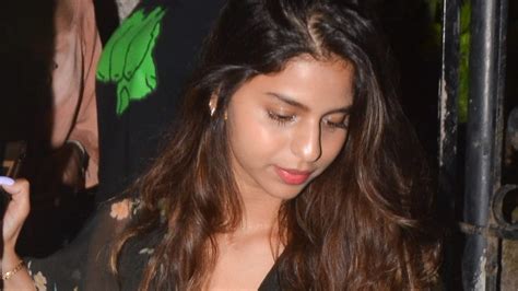 Suhana Khan attends 'The Lion King' screening in a breezy black dress | VOGUE India