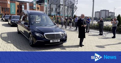 Celtic fans applaud Charlie Gallagher after legend's funeral | STV News