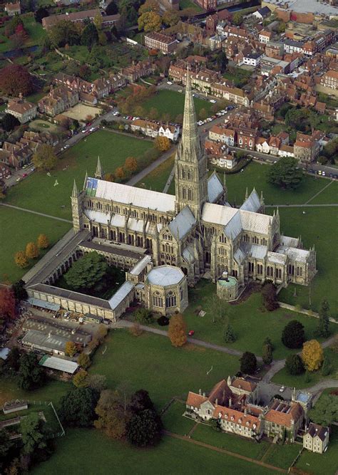 Salisbury Cathedral Historical Facts and Pictures | The History Hub