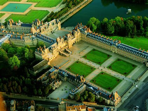 Courtyards and Gardens - Château de Fontainebleau