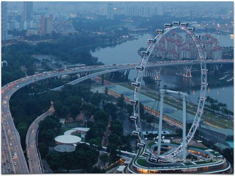 Singapore Flyer | The Singapore Flyer | Giant Ferris wheel | Feature