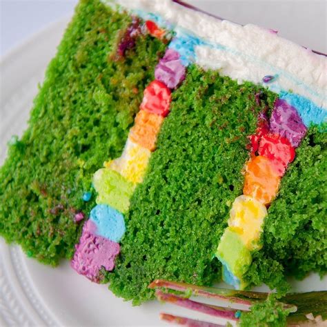 Green velvet cake recipe + video tutorial | Sugar Geek Show