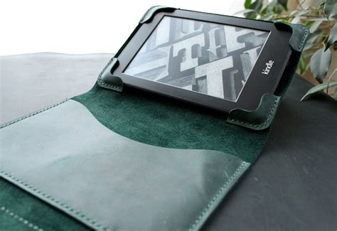 Kindle Paperwhite case Dark green | Anger Refuge