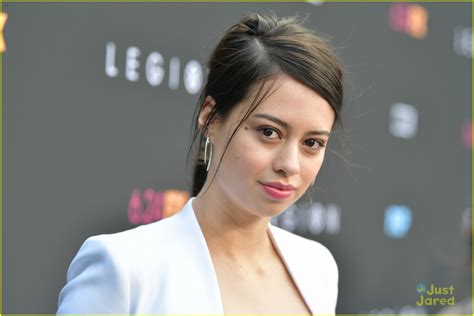 'Roswell's Amber Midthunder Stuns in White at 'Legion' Premiere in LA ...