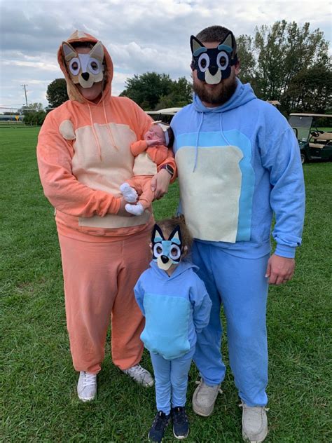 Bluey Heeler Family costumes | Family halloween costumes, Family halloween costumes diy, Diy ...