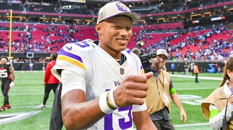 Vikings legend Fran Tarkenton salutes Joshua Dobbs for stunning debut: 'It's impossible what he ...