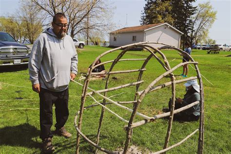 How to build a traditional smoking hut - Seven Generations Education Institute