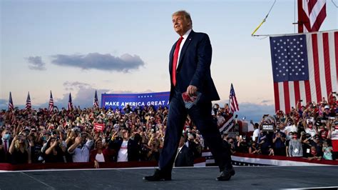 Trump dances to YMCA at Florida rally | Sky News Australia