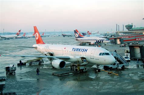 File:Turkish-airlines.jpg - Wikimedia Commons