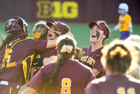 Minnesota Gophers softball reaches first Women's College World Series