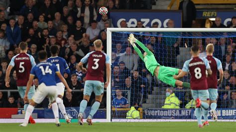 Video: Andros Townsend Goal Vs Burnley Is 25-Yard Rocket For Everton