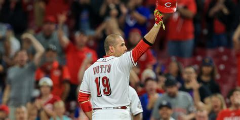 Joey Votto records milestone 2,000th hit