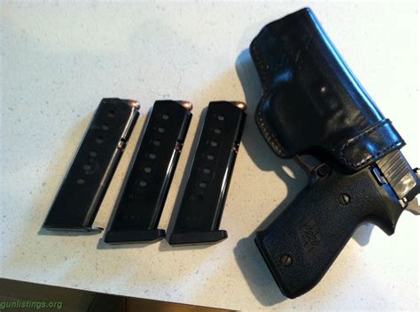 Gunlistings.org - Pistols Sig 220 - 45 Acp W/3 Mags, Leather Holster