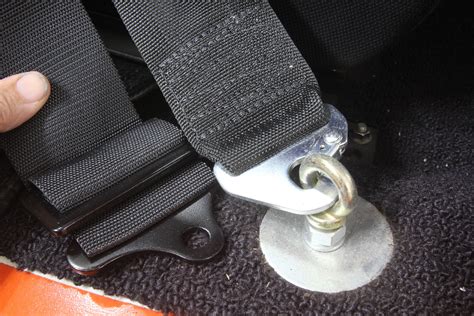 How To Install A RaceQuip Safety Harness The Correct Way - Holley Motor Life