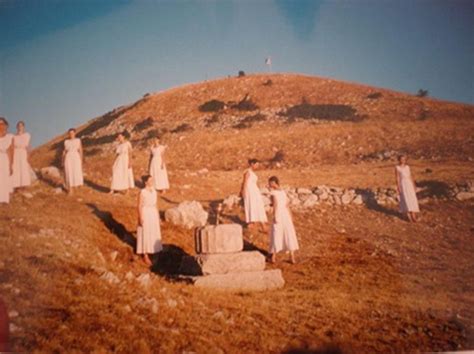 The Highest Altar: Human Sacrifice in Ancient Greece - Femmina Classica