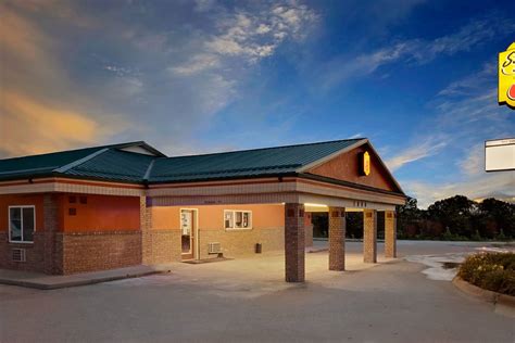 Super 8 by Wyndham Siloam Springs | Siloam Springs, AR Hotels