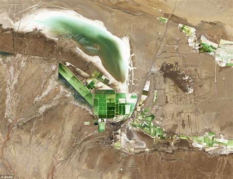 Utah evaporation pools in the middle of the desert look truly ...