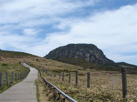 Explore the Majestic Hallasan Volcano on Jeju Island