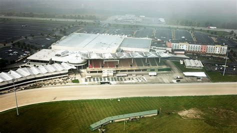 Scioto Downs grandstand to be closed after report finds crumbling roof