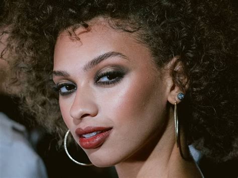 ‘70s Glam Makeup How-To From Tommy Hilfiger x Zendaya NYFW FW19 ...