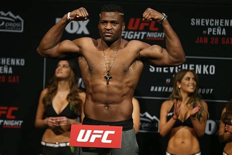 UFC 218 Results: Francis Ngannou Destroys Alistair Overeem Early