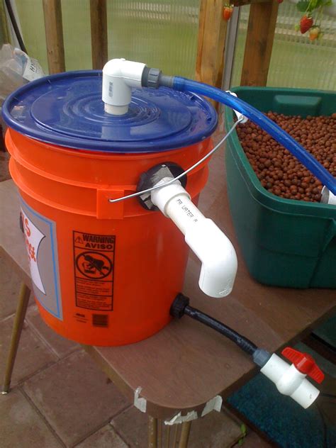 Hydroponics Blog: Healthier Food: Building an Aquaponic Biofilter for $40 or less