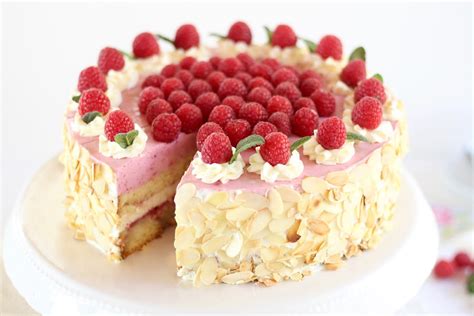 Himbeer Sahne Torte Mit Gefrorenen Himbeeren - merextensitat