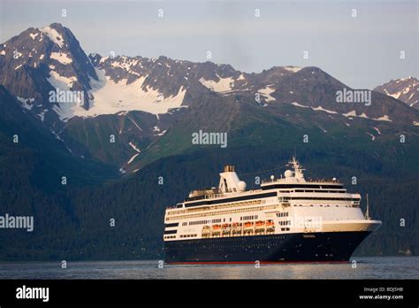 Holland America cruiseship Veendam leaving Resurrection Bay, Seward ...