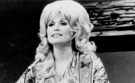 15 Superbly Entertaining Dolly Parton Facts