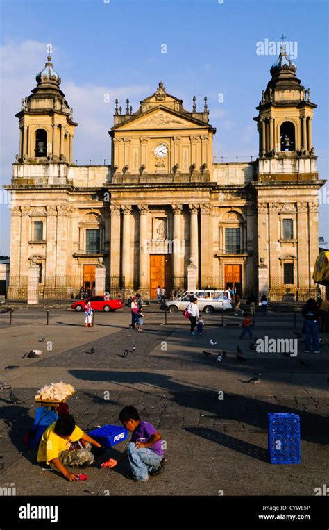 Ciudad de Guatemala, Guatemala - Niños jugando en el Parque Central ...