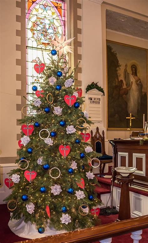 Reformation stories: Christmas tree decorations from Martin Luther’s seal - Living Lutheran