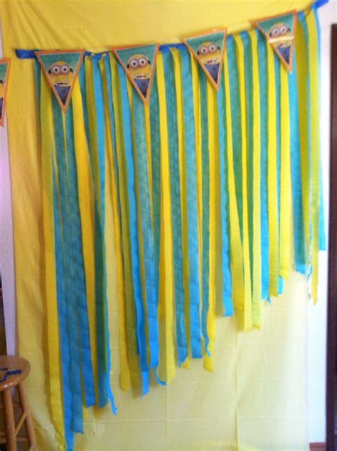 DIY minion backdrop for photobooth. | Minion party, Birthday planning ...