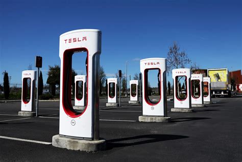 Tesla Offers Free Lifetime Supercharging Transfer to Boost Q4 Sales, Mulls Congestion Fee ...