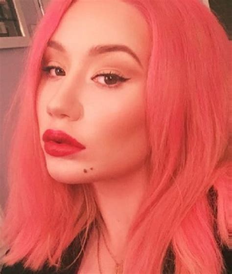 Iggy Azalea Debuts Bright Pink 'Do -- Like The Look?!