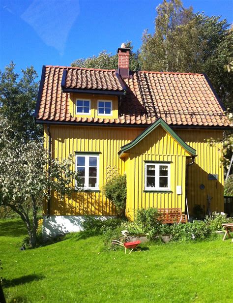 Yellow dream house #norway | Haus bauen, Haus, Holzfassaden