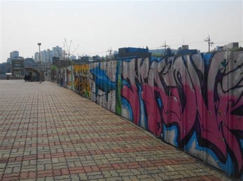#Hongdae Street Art Graffiti - Subway Station | Street art, Street art graffiti, Graffiti