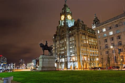 Liverpool S Historic Waterfront Buildings Stock Photo - Image of ...