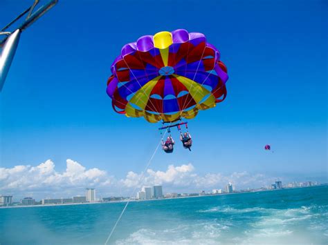 A First-Timer's Guide to Parasailing - What to Expect, What to Wear ...