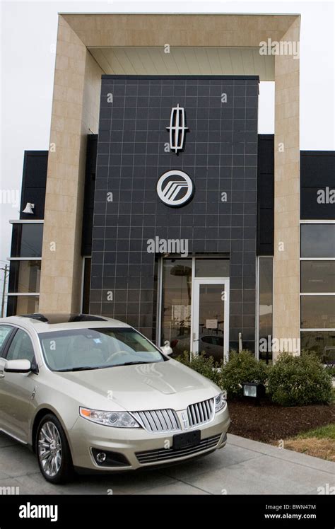 A Ford Lincoln and Mercury car dealership Stock Photo - Alamy